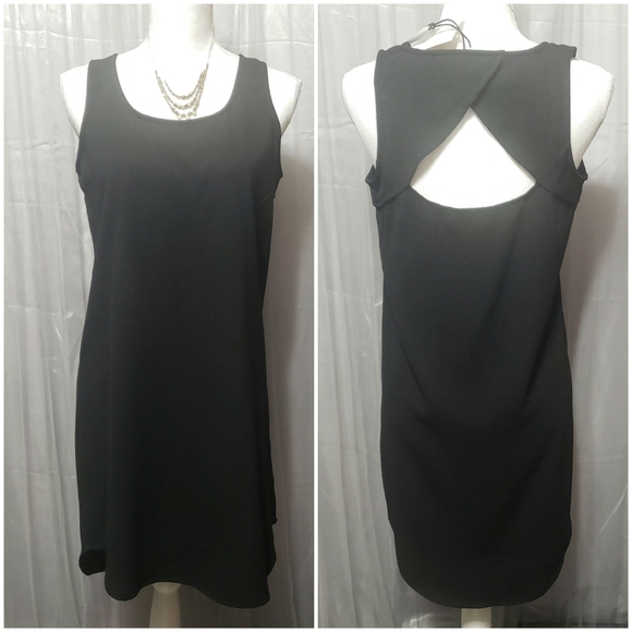 BB Dakota Dresses & Skirts - BB Dakota NWT Size Small Black Sheath Dress